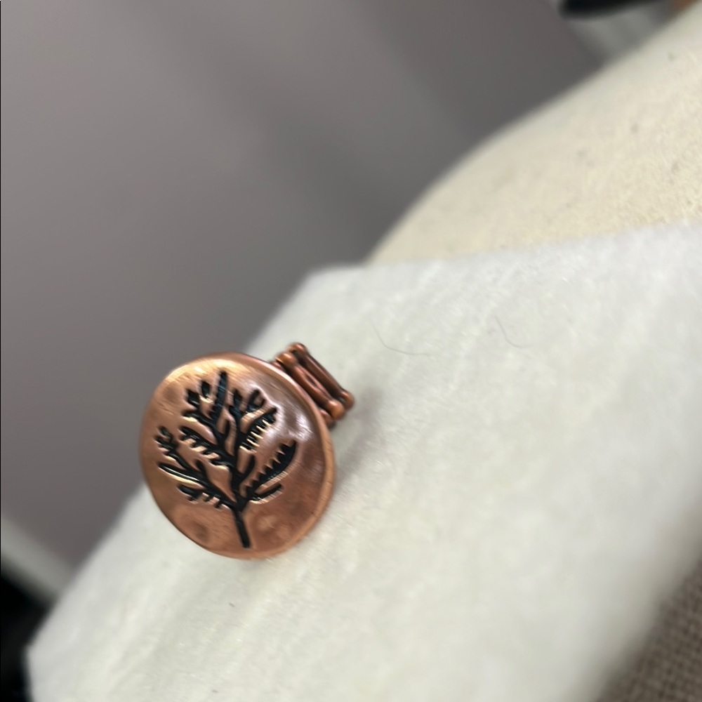 Elegant Copper and Black Floral Ring